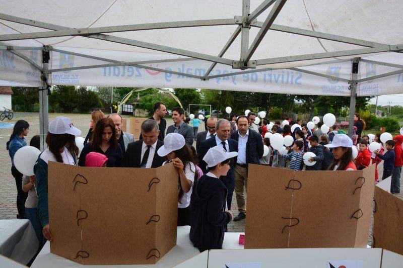 Fethi Erkoç Ortaokulu'nda TÜBİTAK 4006 Bilim Fuarının açılışı yapıldı