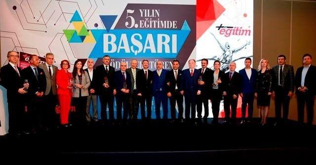 Çizgi Kolejine Eğitimde Başarı Ödülü