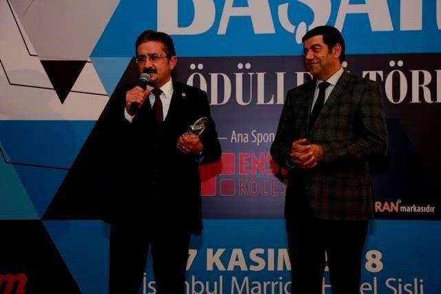Çizgi Kolejine Eğitimde Başarı Ödülü