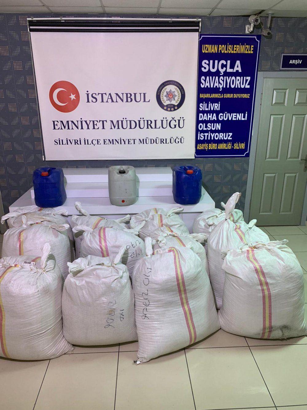 Kargo çuvallarında 2 tonun üzerinde kaçak tütün yakalandı