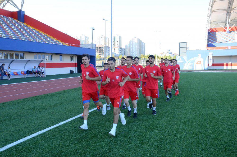 Silivrispor gençleriyle sahaya indi
