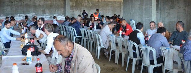 Bayburtlu İnşaat sofrasını paylaştı
