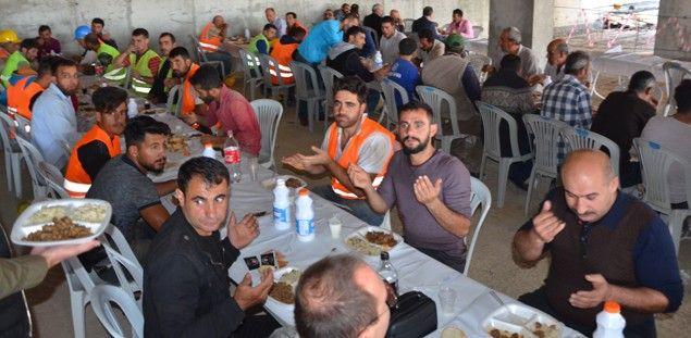 Bayburtlu İnşaat sofrasını paylaştı