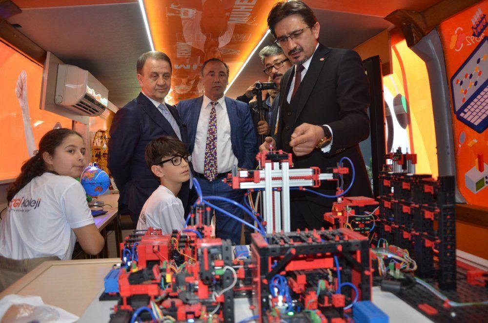 Çizgi Kolejinin STEM Otobüsü yola çıktı