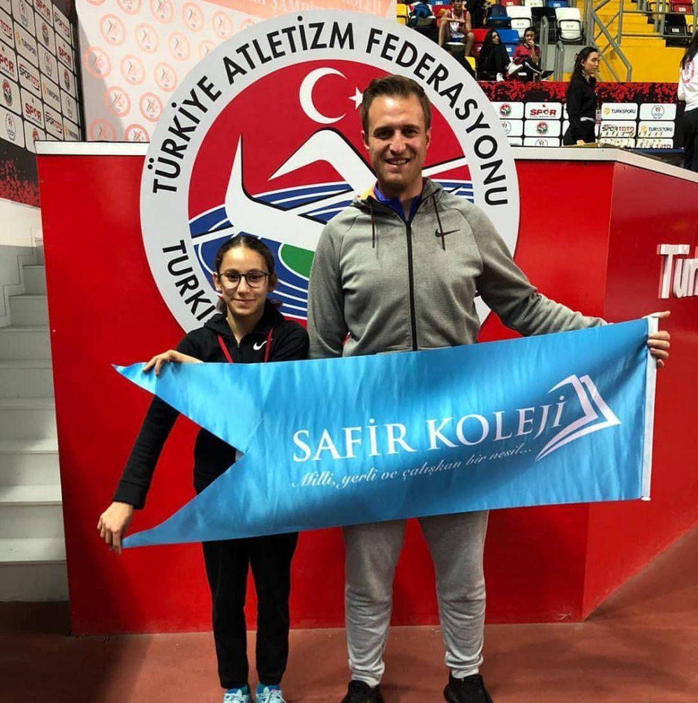 Safir Koleji öğrencileri kazanıyor