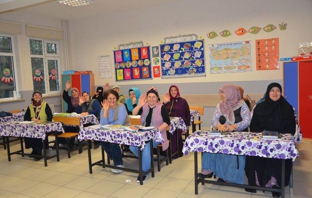 Okumayazma kursuna giden Silivrili yaşlı kadınların umre hayali
