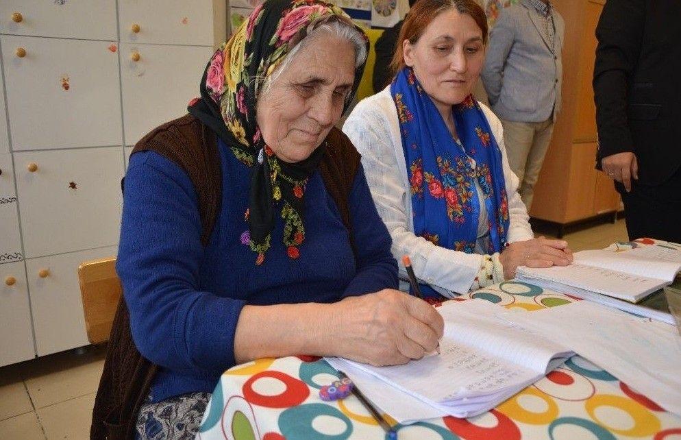 Okumayazma kursuna giden Silivrili yaşlı kadınların umre hayali