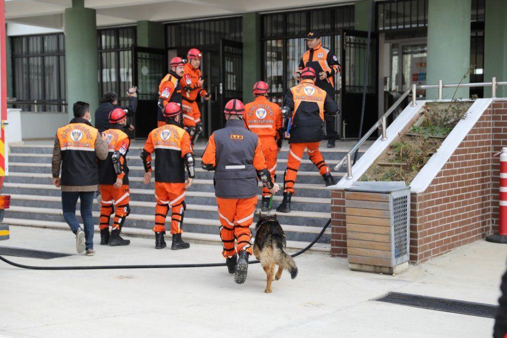 Silivrideki Okullarda gerçeğini aratmayan deprem tatbikatı