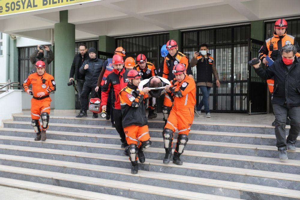 Silivrideki Okullarda gerçeğini aratmayan deprem tatbikatı