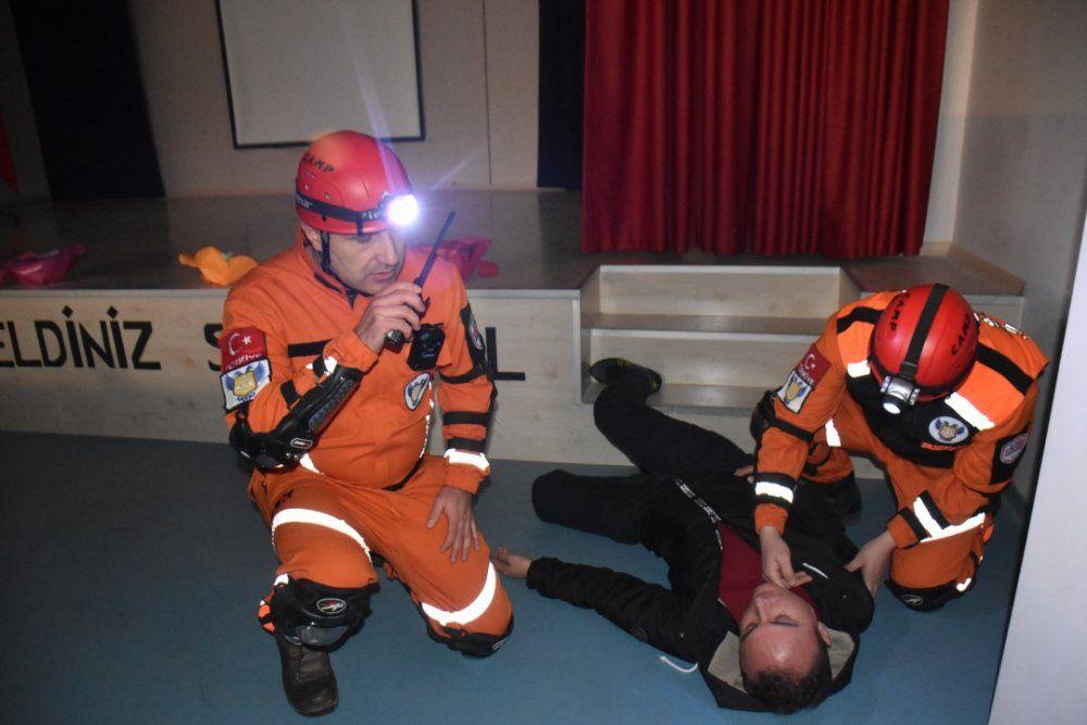 Silivrideki Okullarda gerçeğini aratmayan deprem tatbikatı